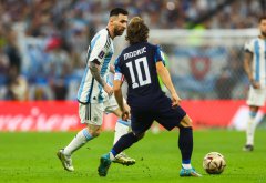 欧洲足球盘那不勒斯球迷：即使梅西捧杯也比不了马拉多纳，当时阿根廷并不强